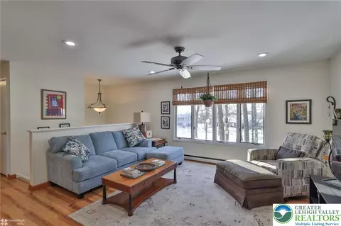 536 Carol Ln, Bath, PA 18014 photo 6