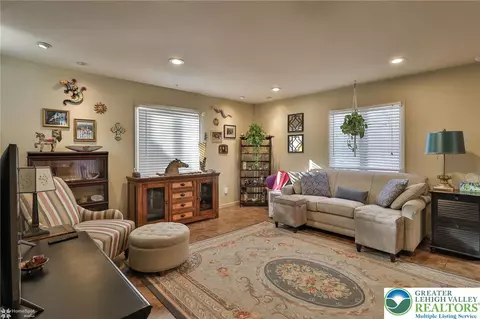 536 Carol Ln, Bath, PA 18014 photo 34