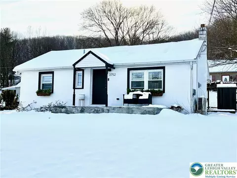 3752 Redbud Dr, Northampton, PA 18067