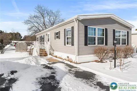 8754 Breinig Run Cir, Breinigsville, PA 18031