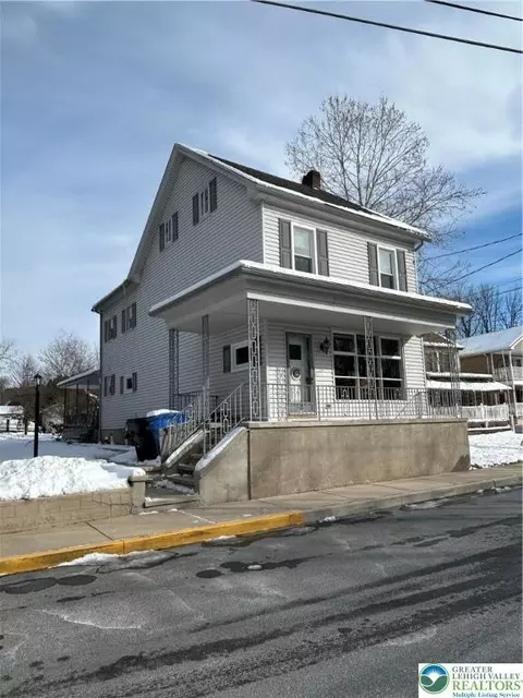 44 N Canal St, Walnutport, PA 18088