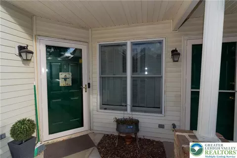 124 Lindfield Cir, Macungie, PA 18062