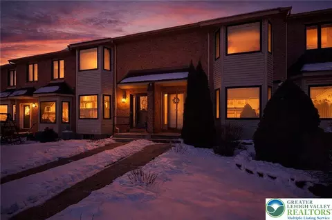 1652 Harding Cir, Whitehall, PA 18052