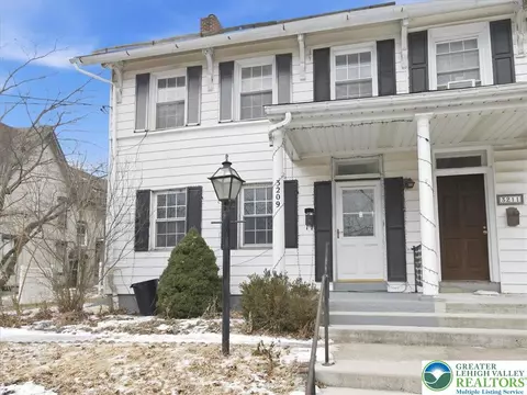 3209 N Front St, Hokendauqua, PA 18052