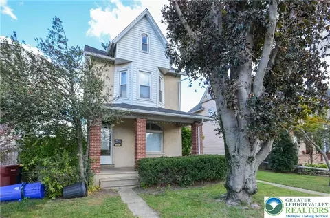 1053 3rd St, Whitehall, PA 18052