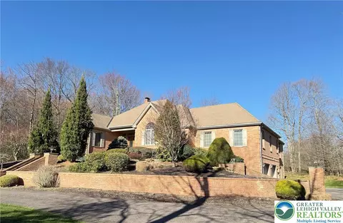 235 Wolf Hollow Rd, Lake Harmony, PA 18624
