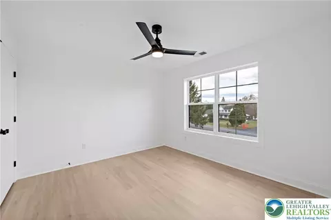 Bedroom - 901 Renaldi Rd, Wind Gap, PA 18091 photo 6 of 13