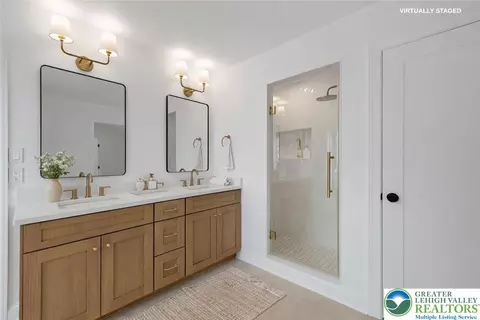 Bath - 901 Renaldi Rd, Wind Gap, PA 18091 photo 2 of 14