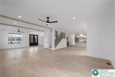 Living - 901 Renaldi Rd, Wind Gap, PA 18091 photo 8 of 15