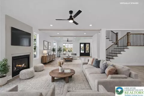 Living - 901 Renaldi Rd, Wind Gap, PA 18091 photo 1 of 15