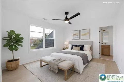 Bedroom - 901 Renaldi Rd, Wind Gap, PA 18091 photo 2 of 13
