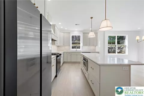 Kitchen - 901 Renaldi Rd, Wind Gap, PA 18091 photo 4 of 7