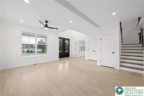 Living - 901 Renaldi Rd, Wind Gap, PA 18091 photo 15 of 15
