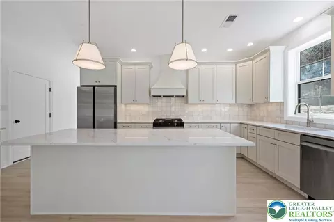 Kitchen - 901 Renaldi Rd, Wind Gap, PA 18091 photo 2 of 7