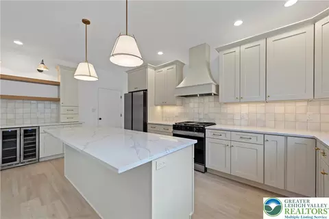 Kitchen - 901 Renaldi Rd, Wind Gap, PA 18091 photo 6 of 7