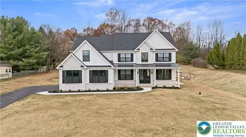 901 Renaldi Rd, Wind Gap, PA 18091