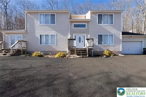 27 Brunswick Dr, Mount Pocono, PA 18344
