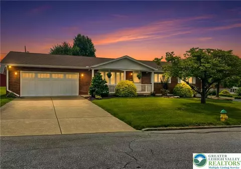 3104 N 5th St, Hokendauqua, PA 18052