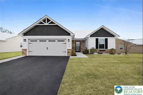 4210 Mimosa Ln, Whitehall Twp, PA 18052