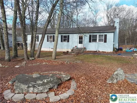 2108 Fox Rd, Bushkill, PA 18324