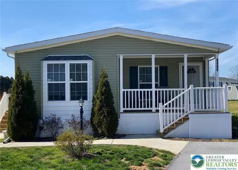 8865 Breinig Run Cir, Breinigsville, PA 18031