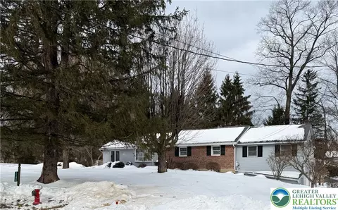 1104 Keller Rd, Wind Gap, PA 18091