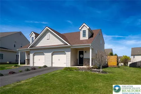 7695 Barrow Dr, Macungie, PA 18062