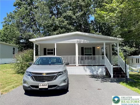 194 Haddon Dr, Macungie, PA 18062
