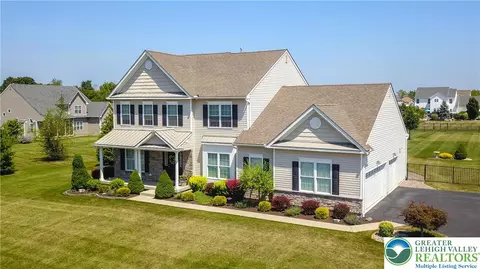 6800 Gwenmawr Rd, Bethlehem, PA 18017
