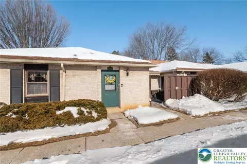 2811 Springhaven Pl, Macungie, PA 18062