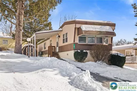 35 Linda Dr, Walnutport, PA 18088