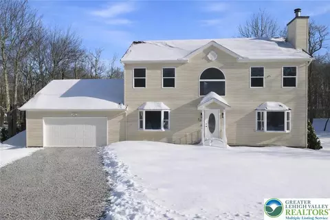 106 Greenleaf Dr, Long Pond, PA 18334