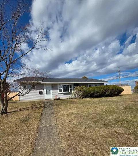 14 Magna Dr, Coplay, PA 18037
