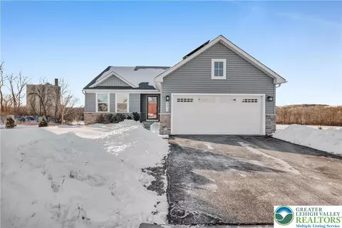 4211 Mimosa Ln, Whitehall, PA 18052