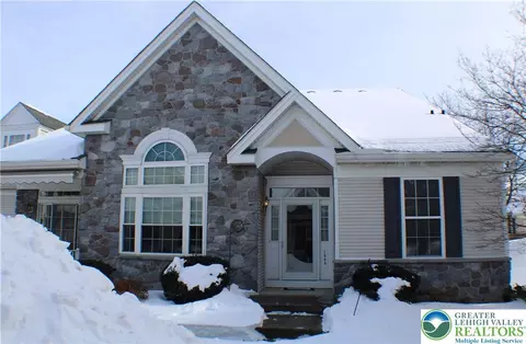 1866 Gregory Pl, Hellertown, PA 18055