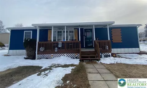 8755 Breinig Run Cir, Breinigsville, PA 18031