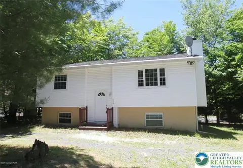3076 Briarwood Dr, Coolbaugh Twp, PA 18466