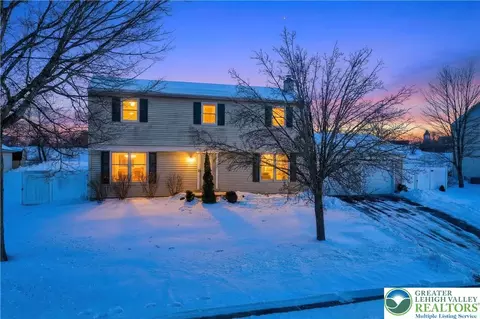 132 Woodview Dr, Quakertown, PA 18951