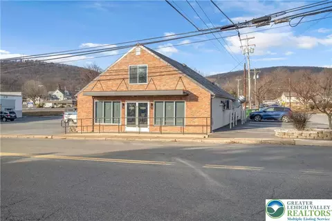 67 Park Ave, Wind Gap, PA 18091