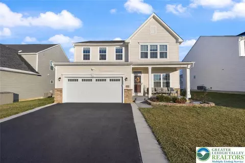 1064 Woodmont Ln, Catasauqua, PA 18032