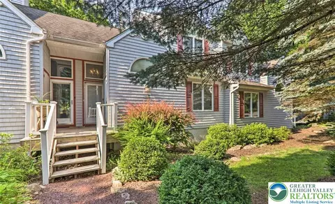 102 Laurelwoods Dr, Lake Harmony, PA 18624