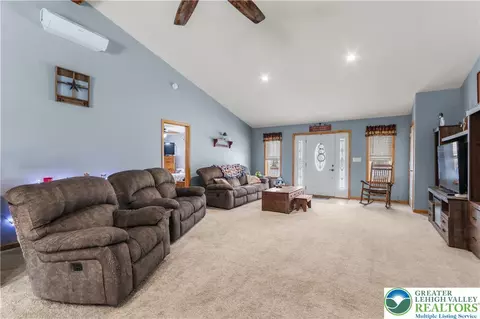 405 Rabbit Run Rd, Andreas, PA 18211 photo 3