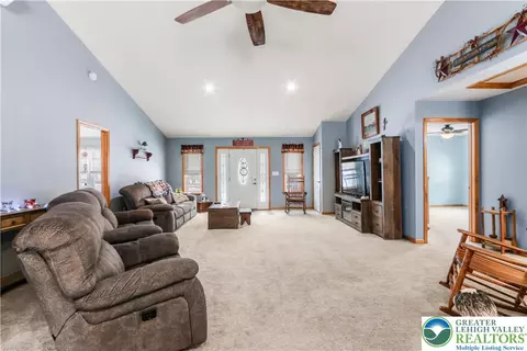 405 Rabbit Run Rd, Andreas, PA 18211 photo 2