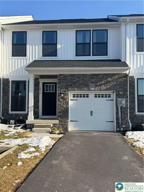1033 Watson Ct, Fogelsville, PA 18051