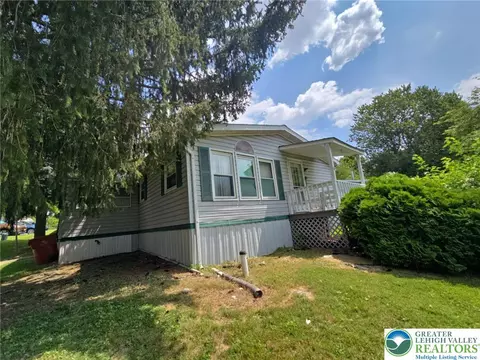 1009 Redwood Dr, Breinigsville, PA 18031