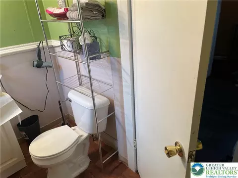 156 Northampton St, Bath, PA 18014 photo 3