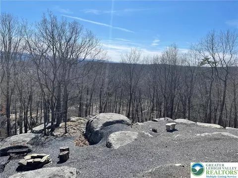 Exterior - 3205 Ely Ct, Saw Creek, PA 18324 photo 6 of 39