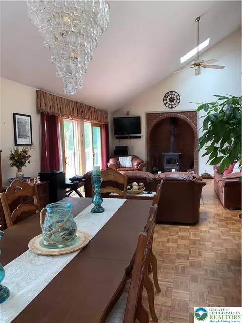 Dining - 3205 Ely Ct, Saw Creek, PA 18324 photo 3 of 4
