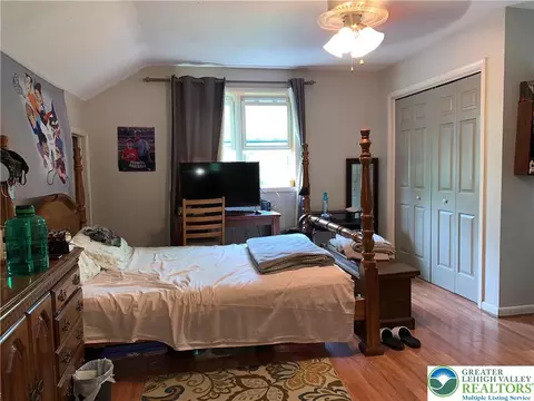Bedroom - 3205 Ely Ct, Saw Creek, PA 18324 photo 3 of 10