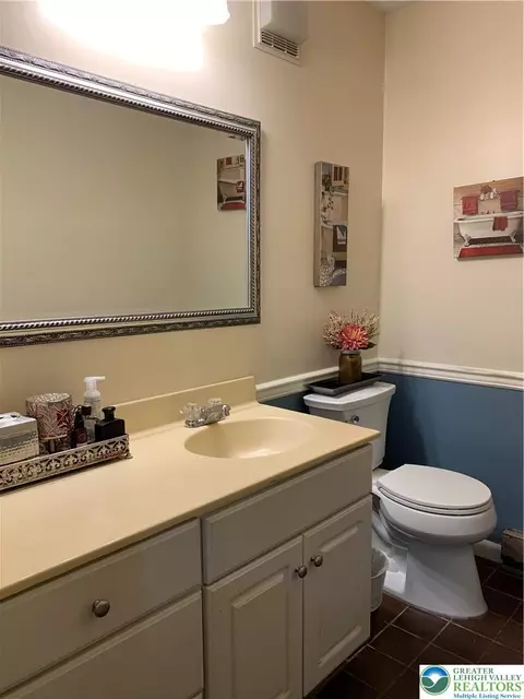 Bath - 3205 Ely Ct, Saw Creek, PA 18324 photo 1 of 9